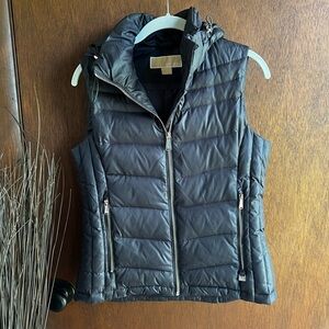 Michael Kors Womens Grey Quilted Puffer Vest Gold Zipper Down Filled | XS